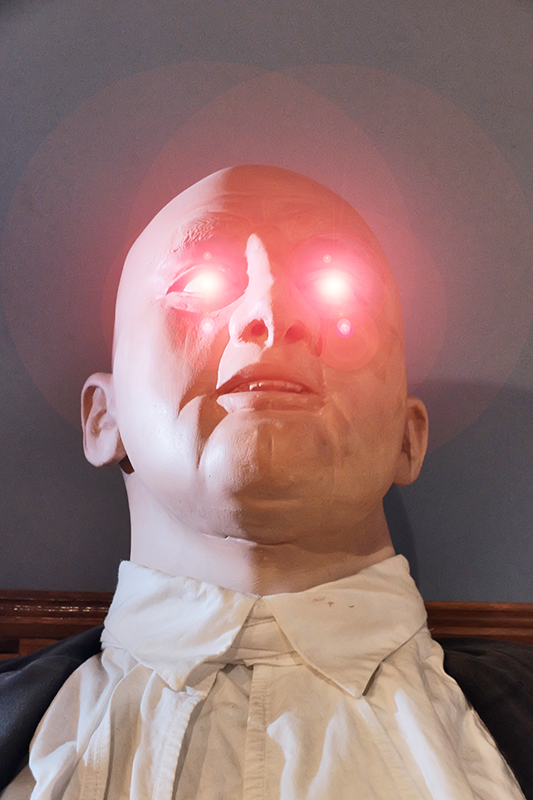 This exhibit inside the visitors centre was just too creepy to not add laser eyes in Photoshop. Like something out of a Doctor Who episode.