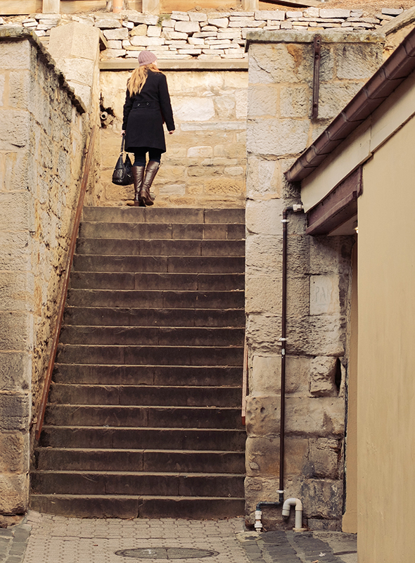 Turning right at the end of McGregor Street will bring you towards Kelly's Steps (19) which were built in 1839 and have no doubt been climbed by a great deal of characters since.