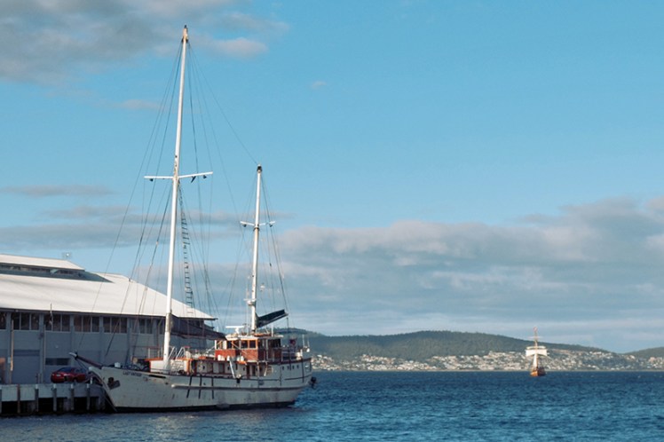 The next stop on your journey along the waterfront will be Elizabeth Street Pier (10), a classy area with restaurants, bars and accommodation on the upper floor. 